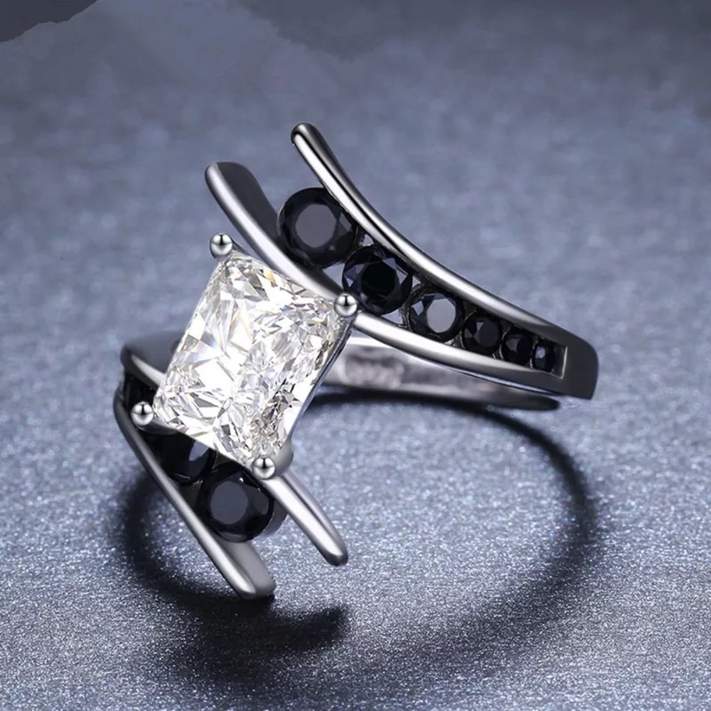 New 925 Silver Beautiful Sapphire Ring - Picture 2 of 4